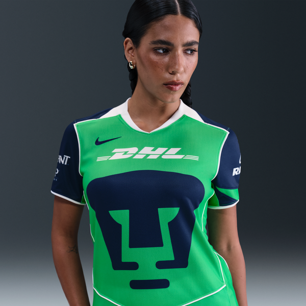 Jersey De Fútbol Nike Dri-Fit Total 90 Replica De Los Pumas Unam Alternativo 2025/26 Stadium Para Mujer Verde
