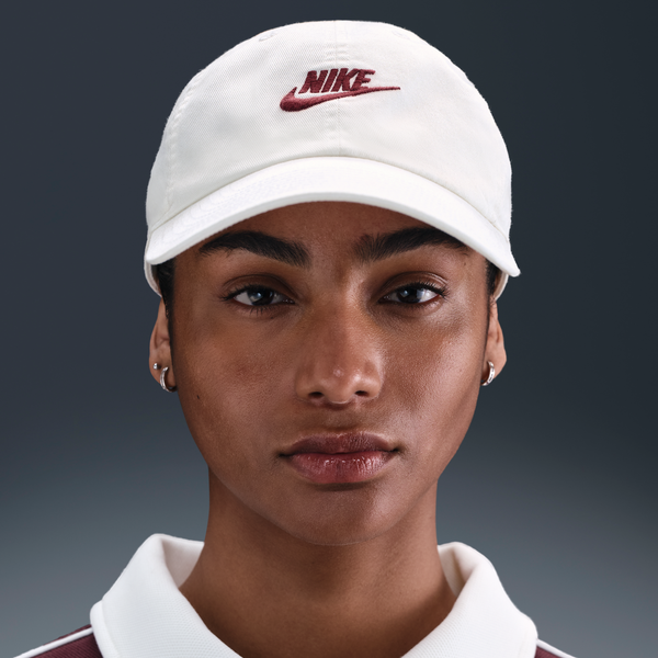 Gorra Desestructurada Futura Wash Nike Club Blanco