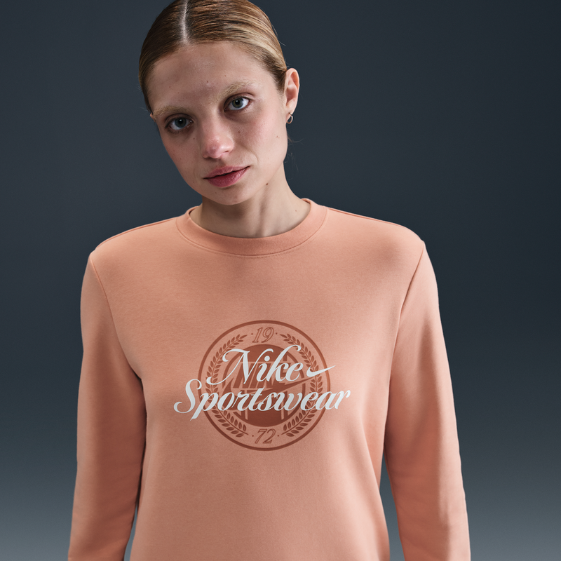 Sudadera De Cuello Redondo Con Gráfico Para Mujer Nike Sportswear Club Fleece Rosa
