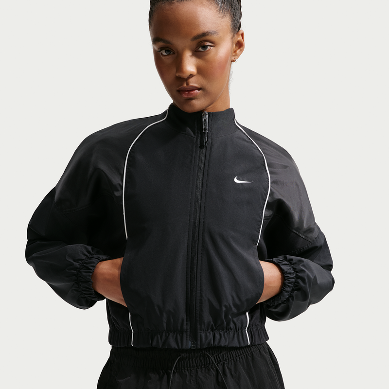 Chamarra deportiva ajustada para mujer Nike Sportswear Negro