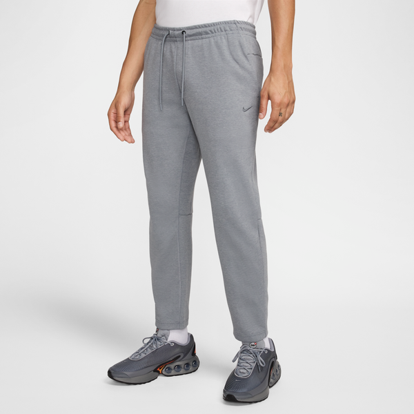 Pants De Alto Rendimiento Dri-Fit De Pierna Entallada Con Protección Uv Para Hombre Nike Primary Fleece Gris