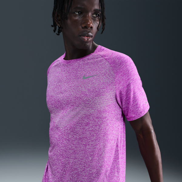 Playera De Correr De Manga Corta Dri-Fit Adv Para Hombre Nike Stride Morado