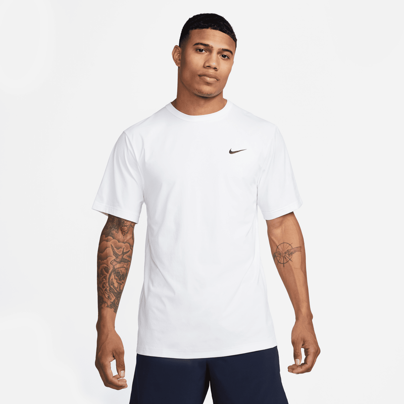 Playera versátil de manga corta Dri-FIT con protección UV para hombre Nike Hyverse Blanco