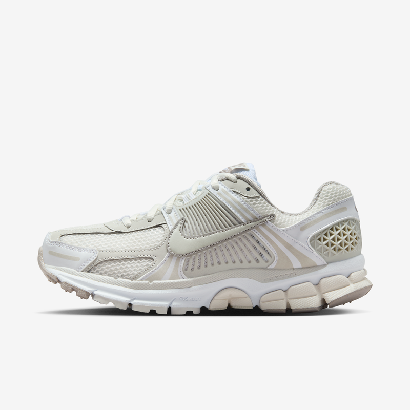 Tenis Con Detalles Reflejantes Para Mujer Nike Zoom Vomero 5 Blanco