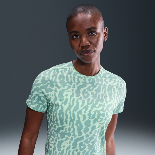 Playera De Correr De Manga Corta Dri-Fit Para Mujer Nike Swift Verde
