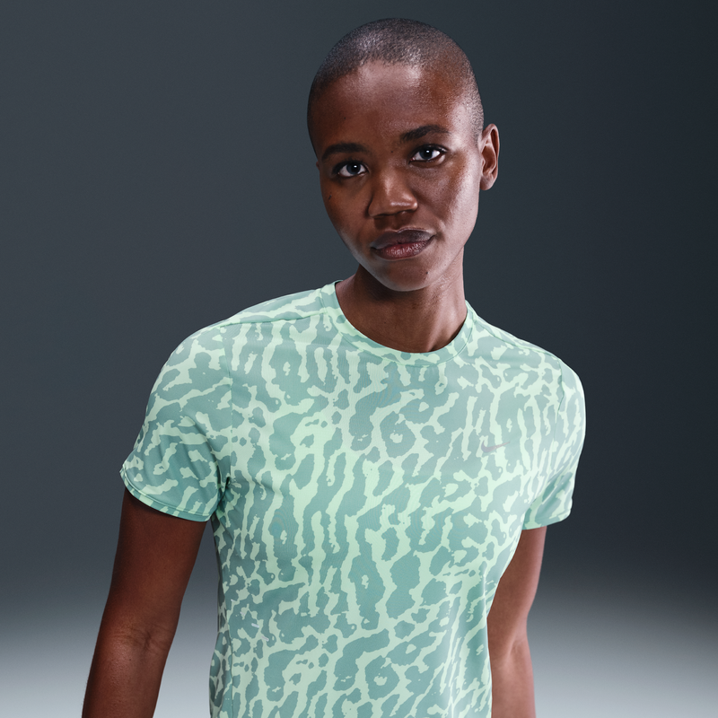 Playera De Correr De Manga Corta Dri-Fit Para Mujer Nike Swift Verde