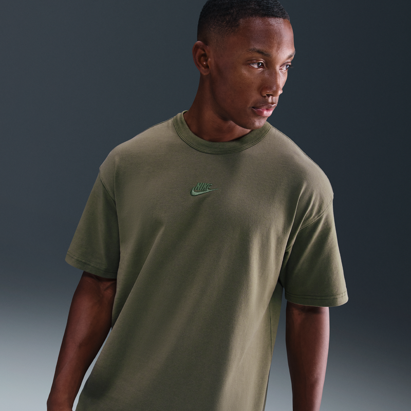 Playera para hombre Nike Sportswear Premium Essentials Verde
