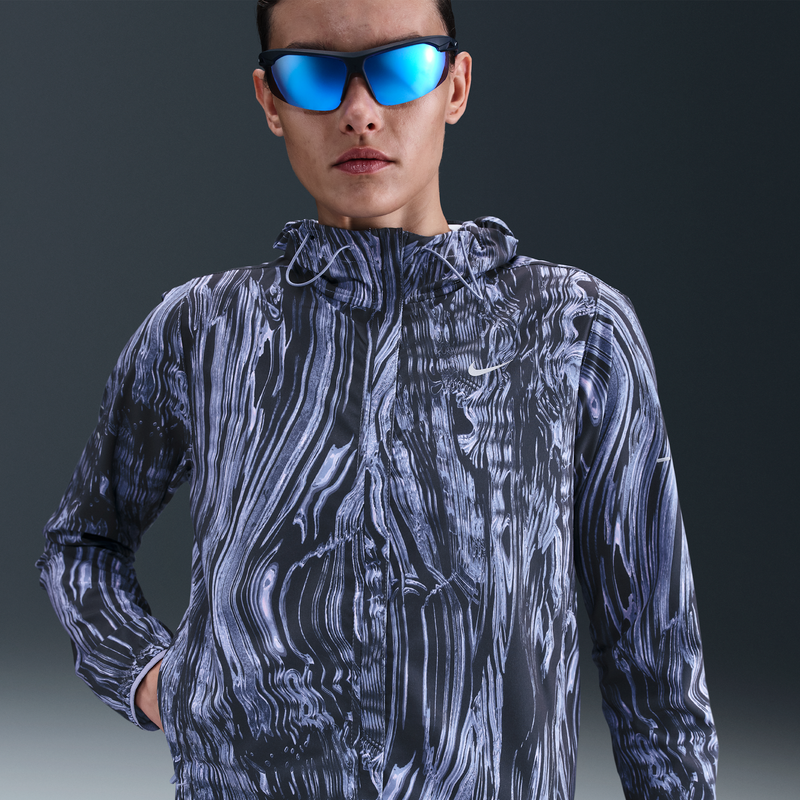 Chamarra de correr Repel UV con estampado para mujer Nike Swift Azul