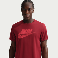 Playera de correr de manga corta Nike Miler Dri-FIT con protección contra los rayos UV para hombre Rojo