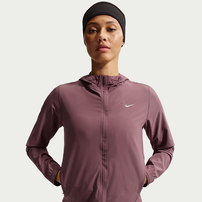 Chamarra de correr Repel plegable para mujer Nike Swift Morado