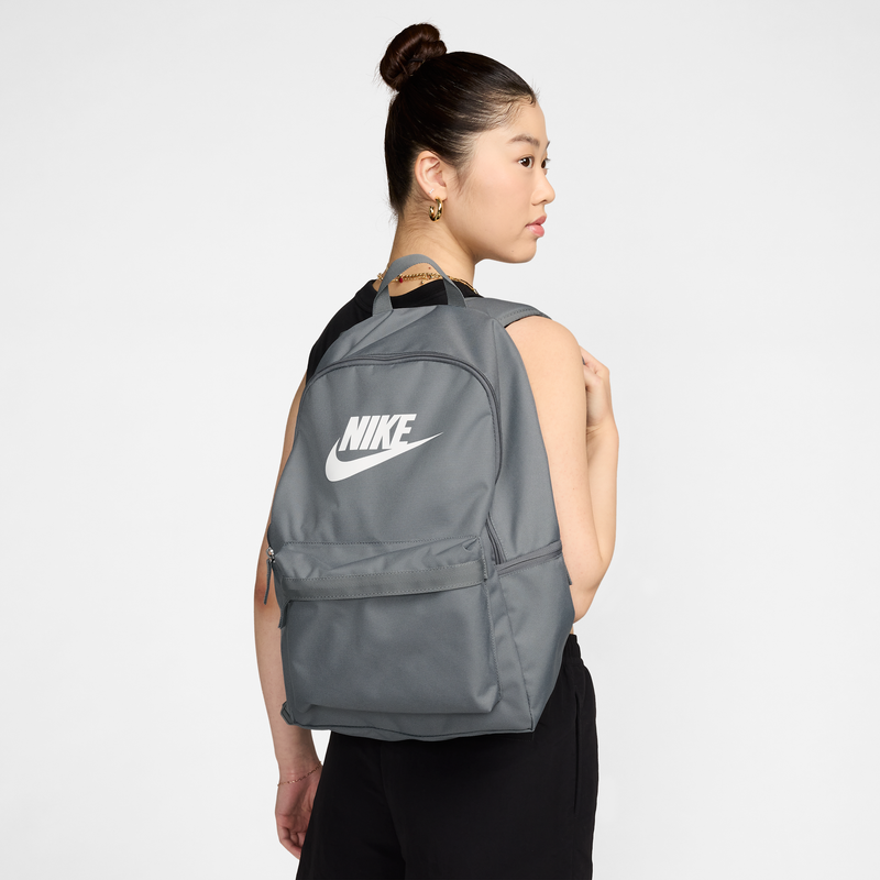 Mochila (25 L) Nike Heritage Gris