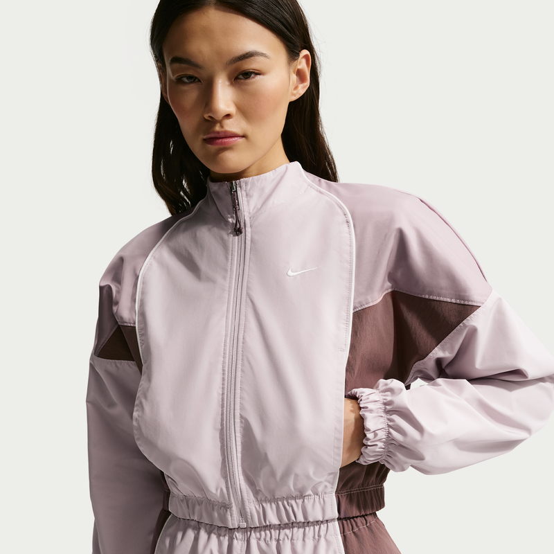 Chamarra deportiva ajustada para mujer Nike Sportswear Morado