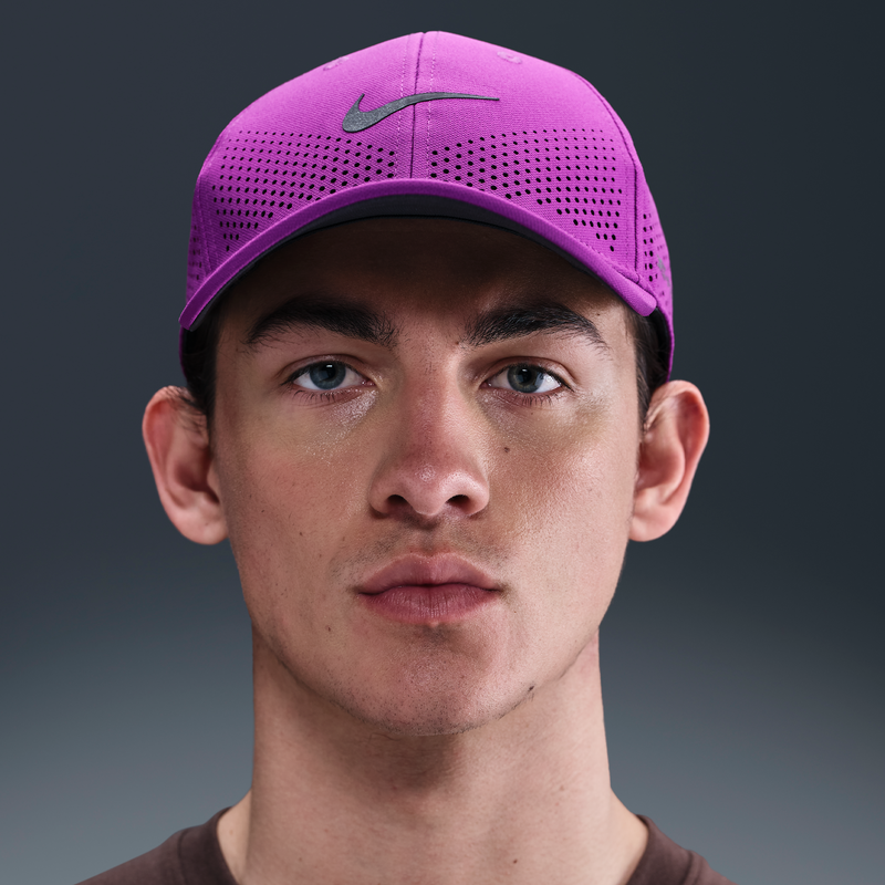 Gorra Swoosh con estructura Nike Dri-FIT ADV Club Morado