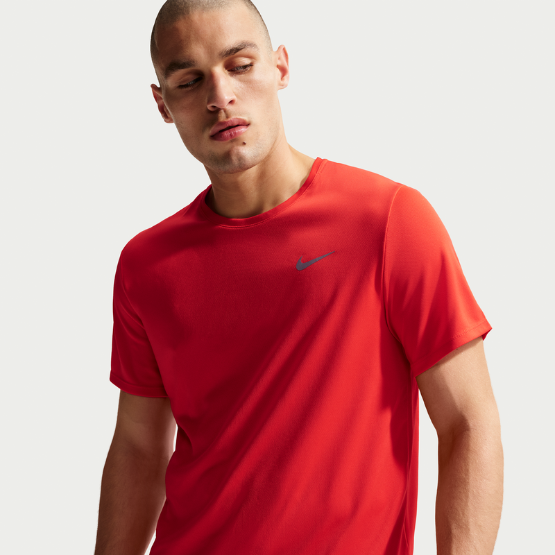 Playera de correr de manga corta Dri-FIT UV para hombre Nike Miler