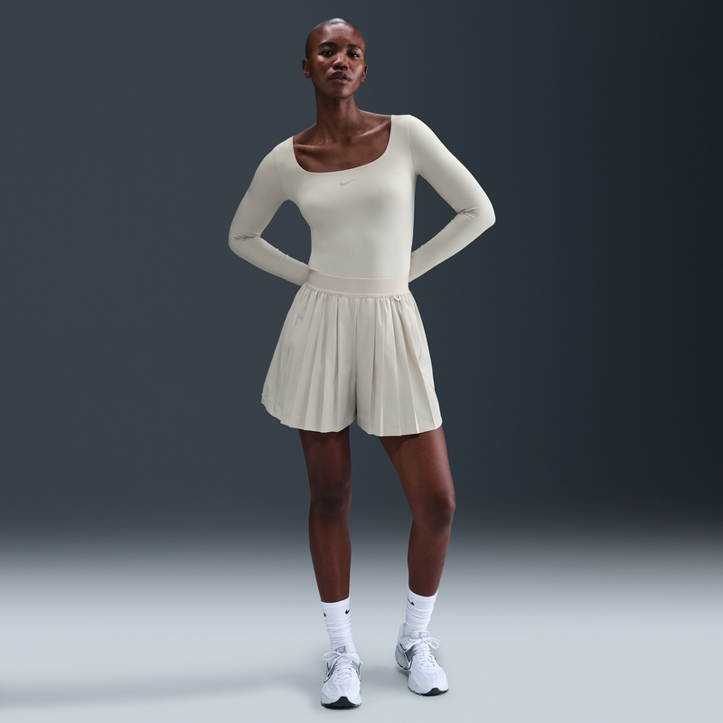 Shorts Dri-FIT de tiro alto holgados y plisados para mujer Nike 24.7 PerfectStretch Marrón