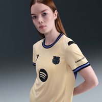 Jersey de fútbol Kobe Dri-FIT Replica del FC Barcelona visitante 2025/26 Stadium para mujer Marrón