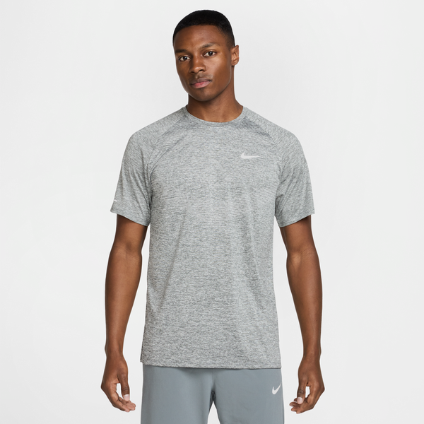 Playera De Correr De Manga Corta Dri-Fit Adv Para Hombre Nike Stride Gris