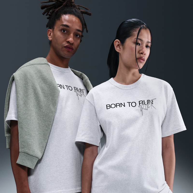 Playera para hombre Nike x Stranger Things Marrón