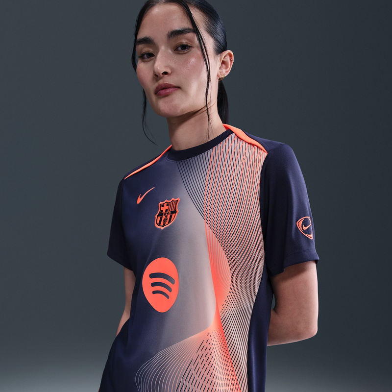 Playera De Fútbol Nike Dri-Fit Total 90 Para Antes Del Partido Para Mujer Fc Barcelona Academy Pro Third Azul