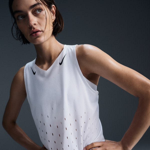 Camiseta Sin Mangas De Correr Dri-Fit Adv Para Mujer Nike Aeroswift Blanco