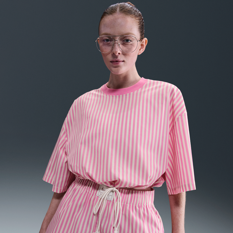 Playera A Rayas Cuadrada Para Mujer Nike Sportswear Chill Poplin Rosa