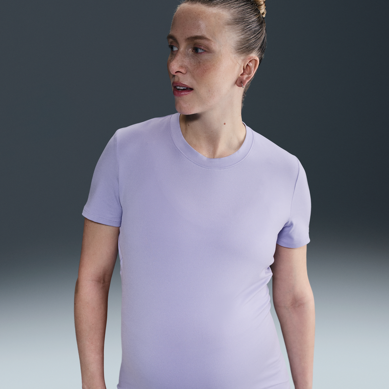 Playera De Manga Corta Dri-Fit Con Ajuste Slim De Maternidad Para Mujer Nike (M) One Morado