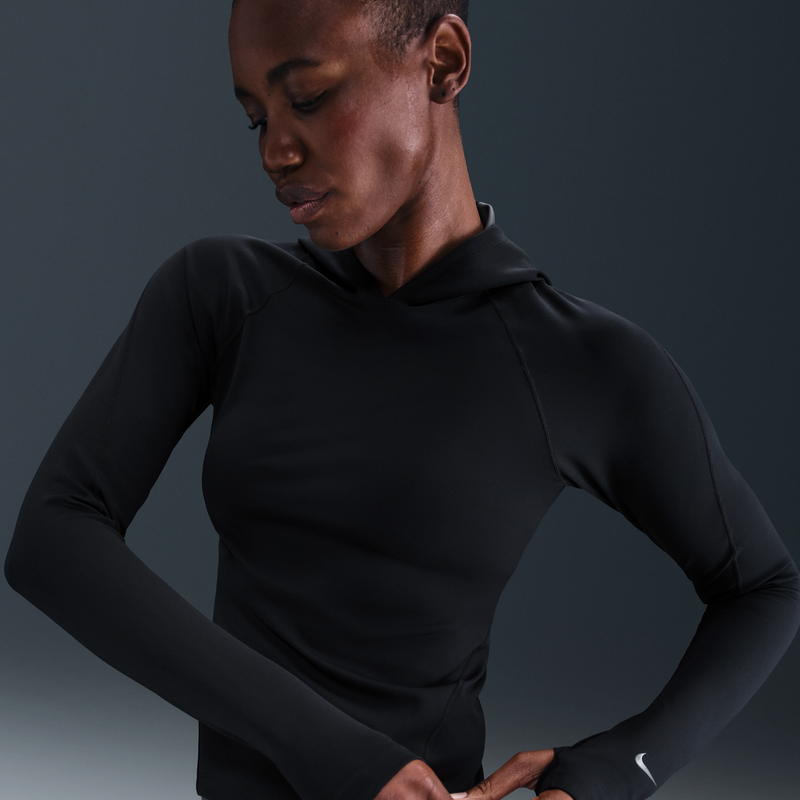 Playera de manga larga Dri-FIT de ajuste slim con gorro para mujer Nike Universa