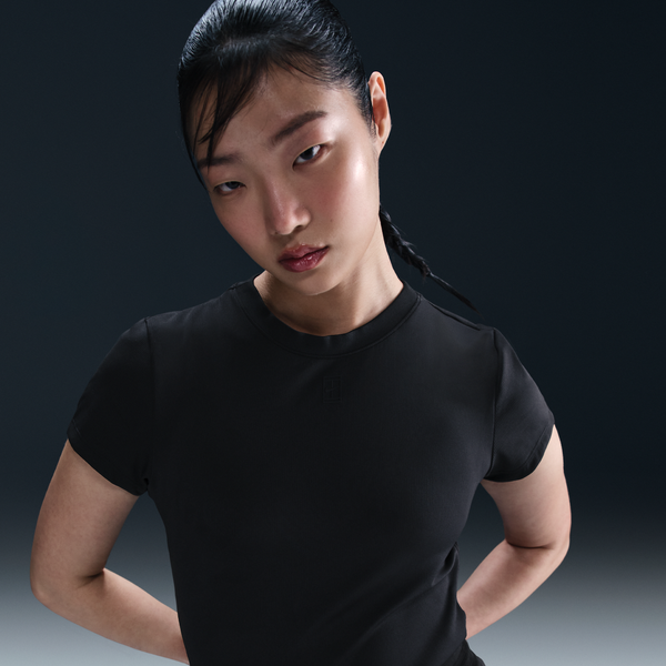 Playera De Tenis De Manga Corta Dri-Fit Para Mujer Nikecourt Advantage Negro