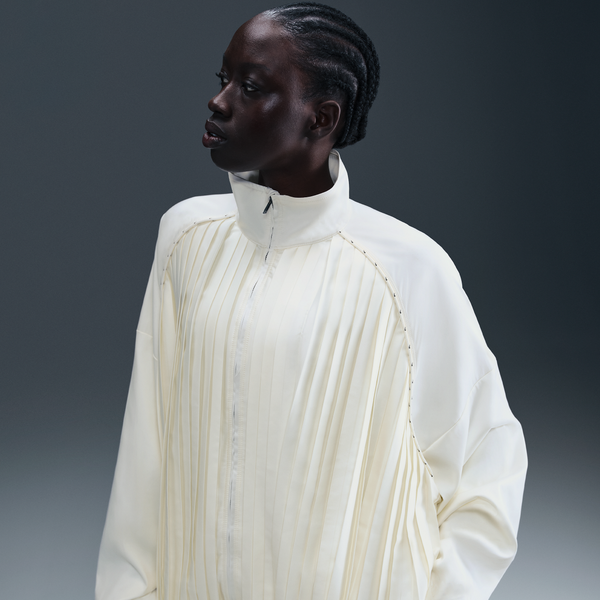 Chamarra Deportiva Plisada Para Mujer Nike Sportswear Collection Blanco