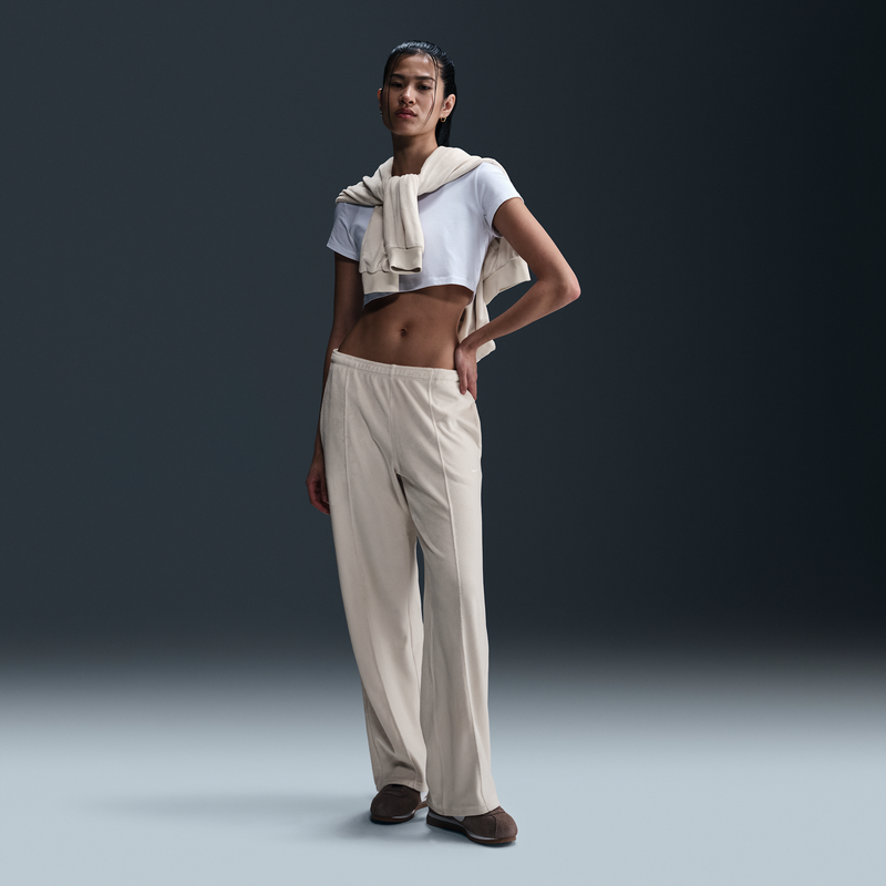 Pantalones De Velour De Tiro Medio Para Mujer Nike Sportswear Chill Knit Marrón