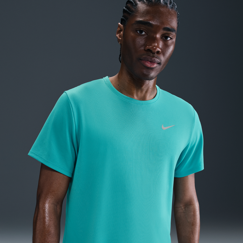 Playera de correr de manga corta Dri-FIT UV para hombre Nike Miler Verde