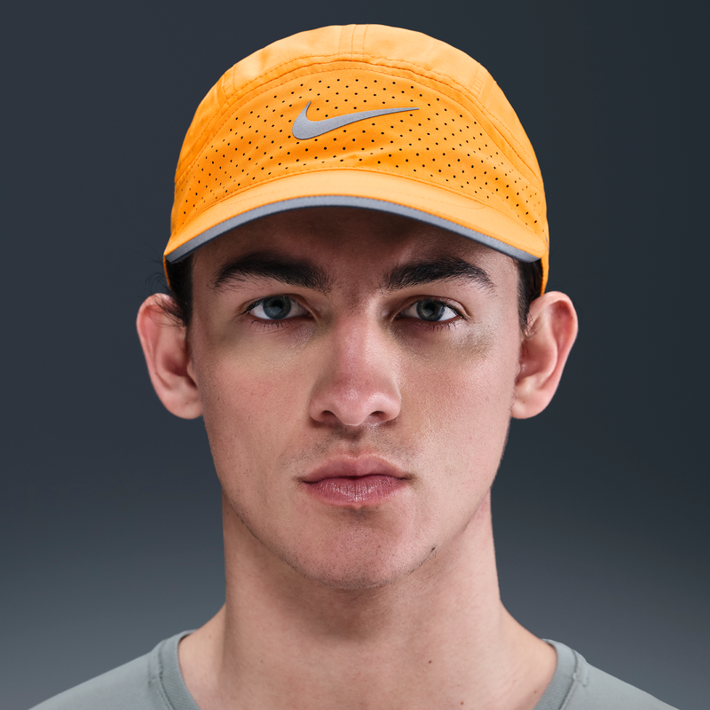 Gorra con diseño reflejante sin estructura Nike Fly Dri-FIT ADV Amarillo