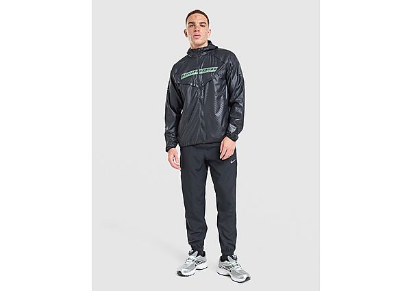 Nike Stride Swoosh Jacket black