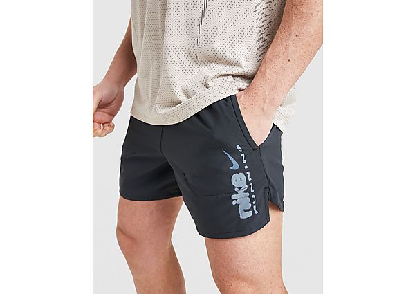 Nike Stride Shorts black